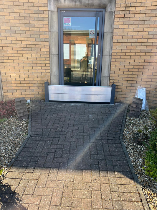 B50 - Face Fixed Flood Barrier System (T16)