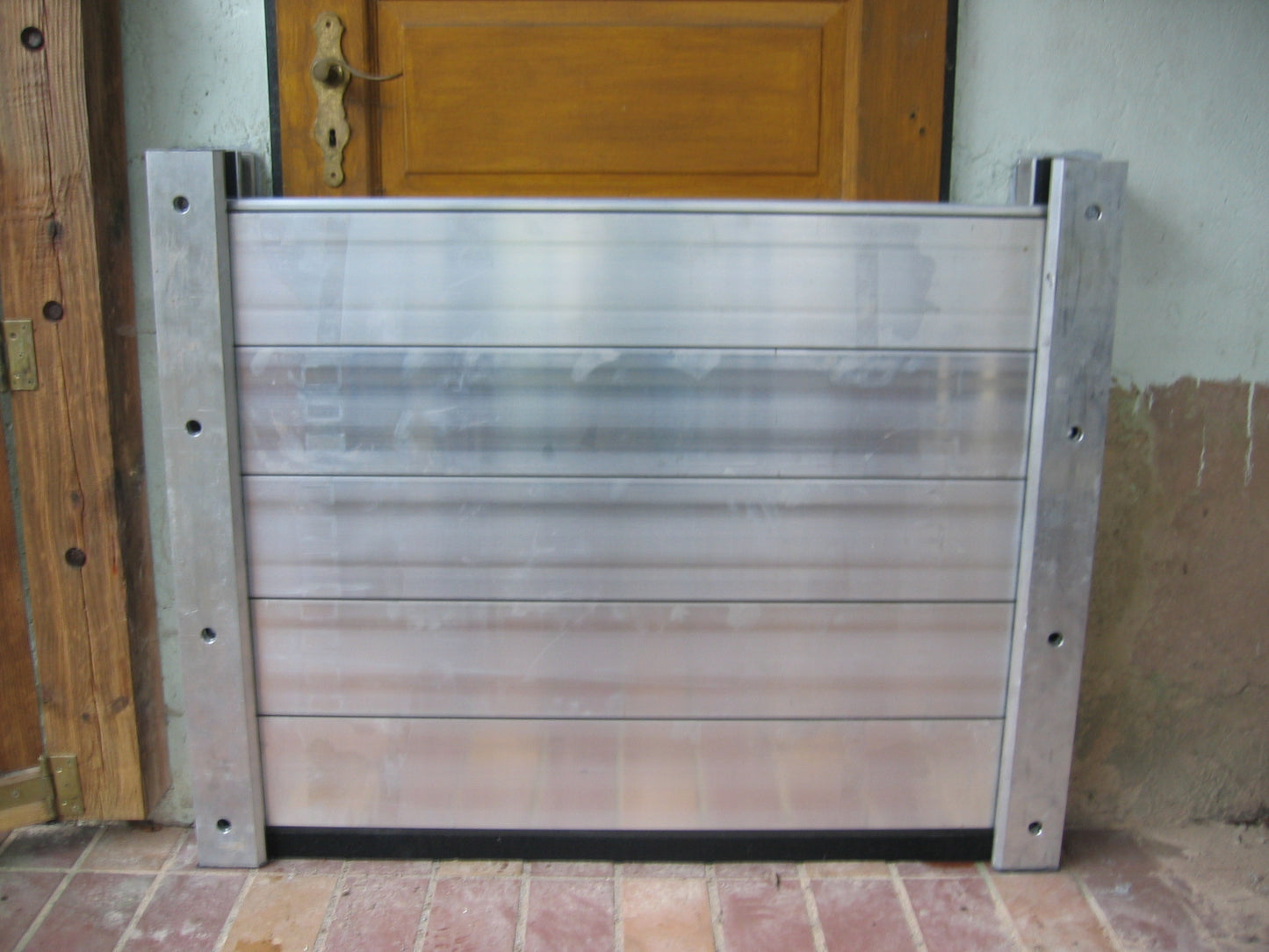 B50 - Face Fixed Flood Barrier System (T16)