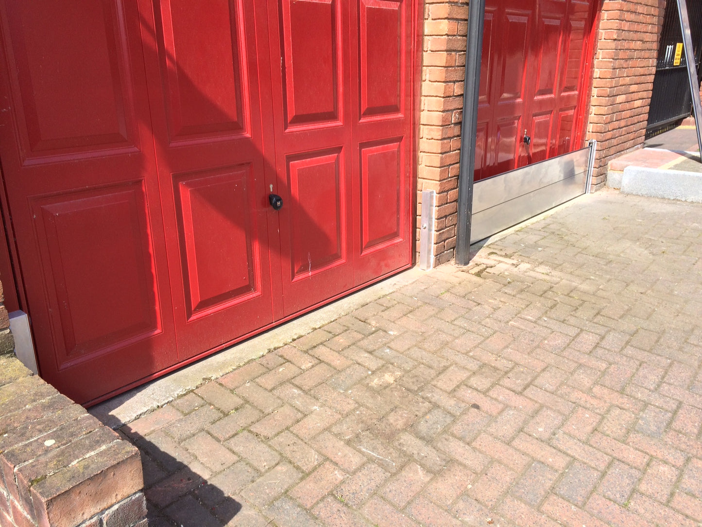 SL25 - Reveal Fixed Flood Barrier (T08)