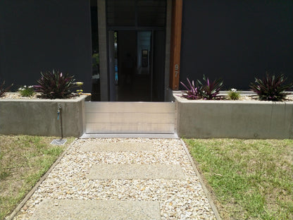 single field light weight demountable flood barrier