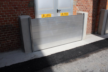 SL25 - Face Fixed Flood Barrier (T16)